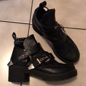 cutout ankle boots with silver detail